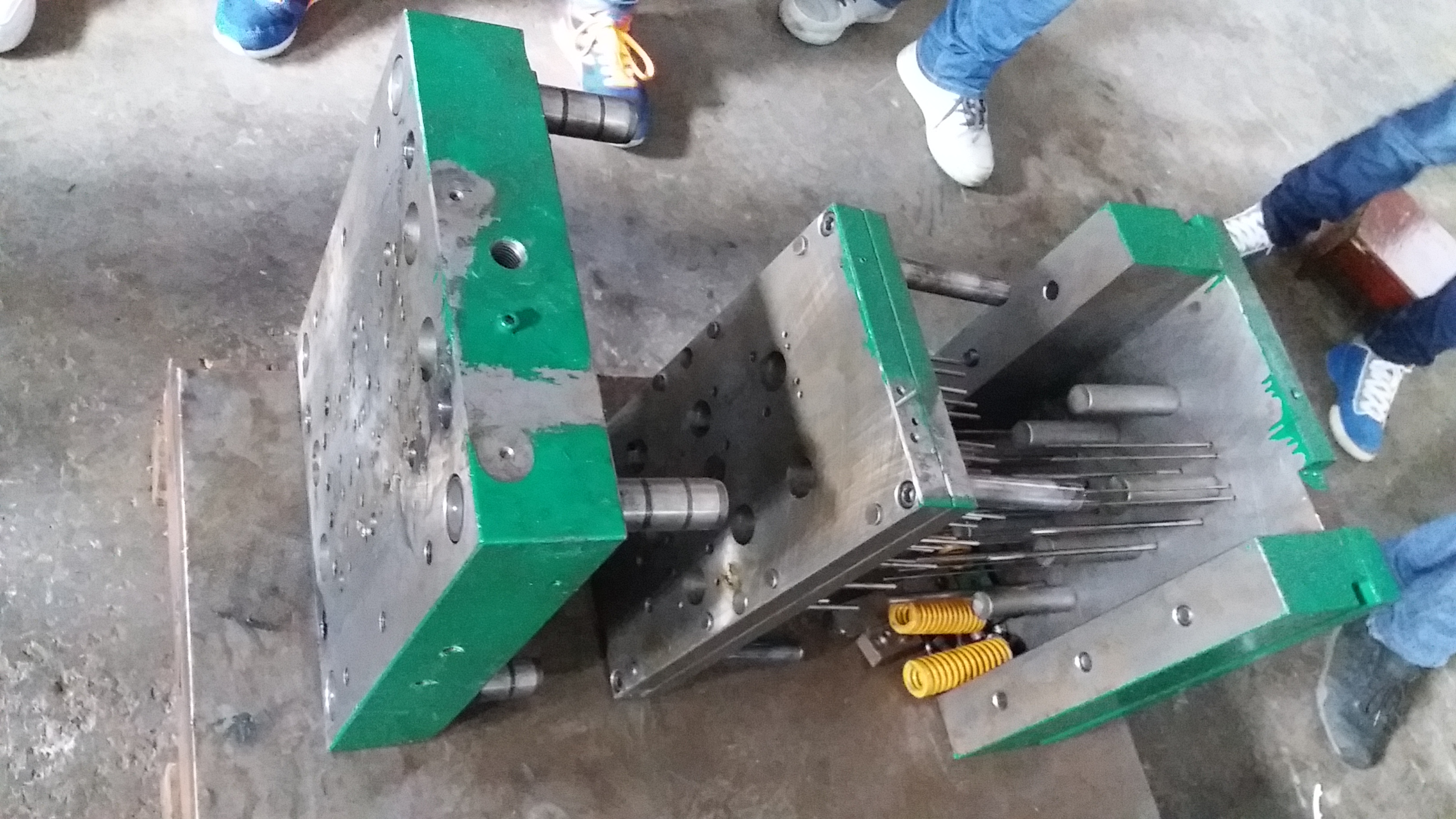 振业注塑咨询的杨建宏老师为汕头奥飞玩具有限公司进行注塑工艺及注塑模具培训