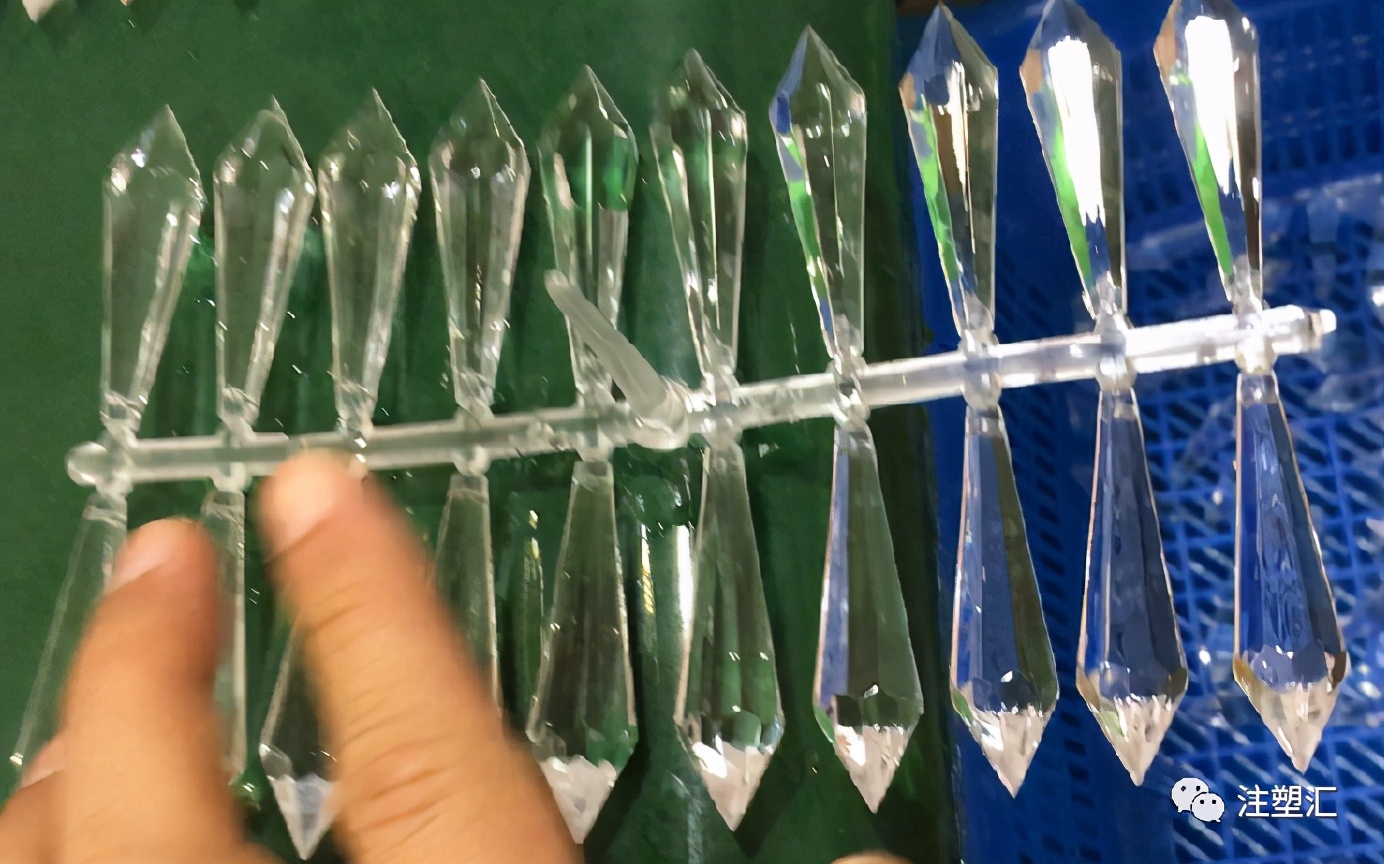 水晶帘子注塑出来的吗？